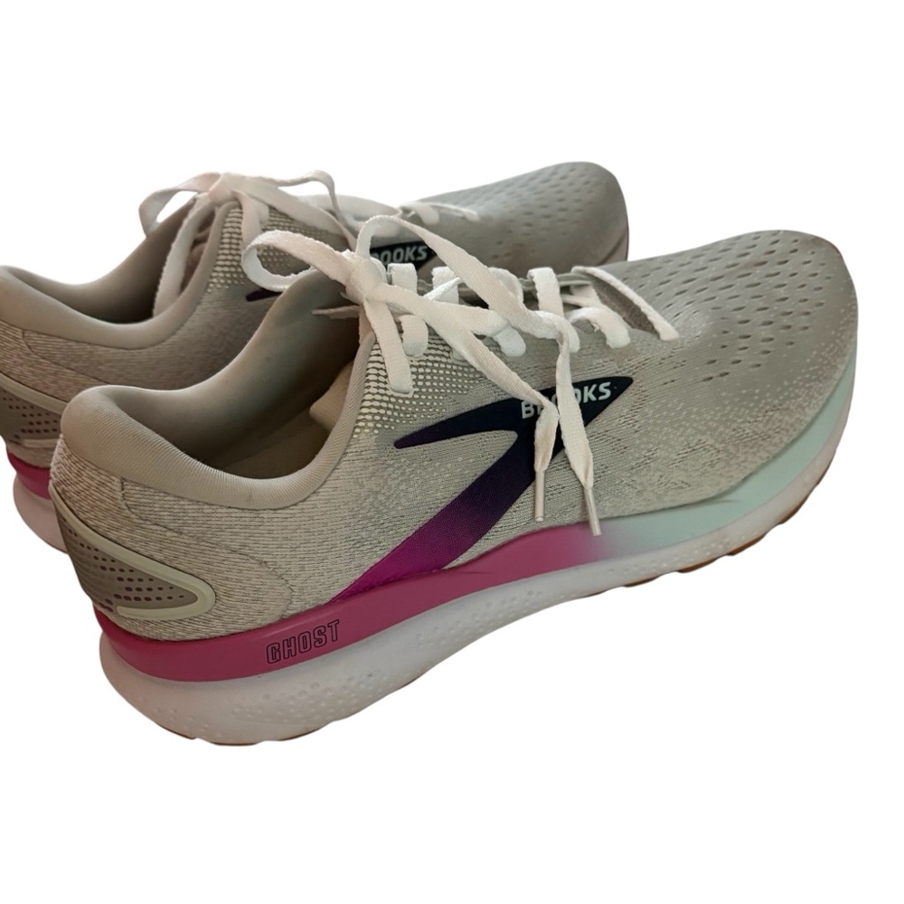 Brooks Ghost women’s 10.5 wide running shoe